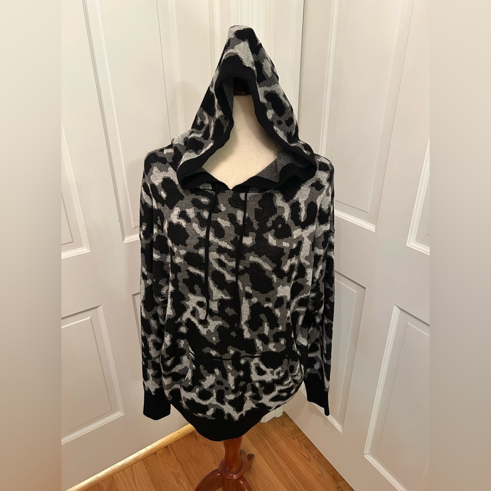 JOHN + JENN Leopard Print Knit Hoodie Sweater Women Sz L Black Gray Kanga Pocket